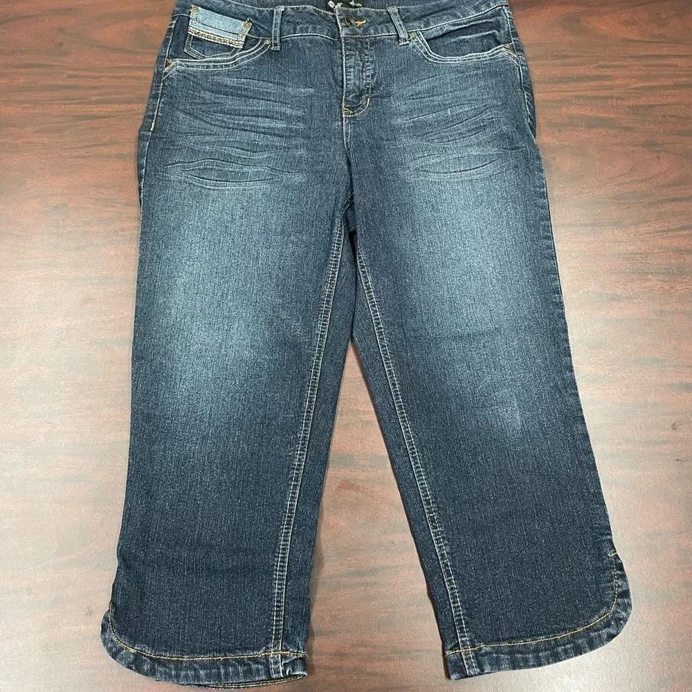 Signature Studio Contemporary Style Denim Capris Size 8